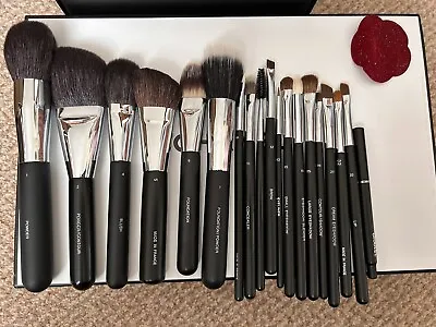 CHANEL MAKE UP BRUSHES X 19 NEW AUTHENTIC • £750