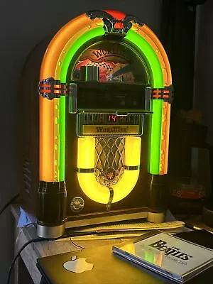 Wurlitzer Jukebox WR-18 • $380