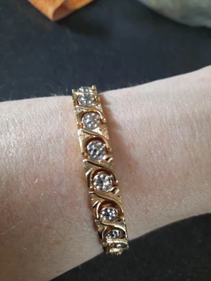 £3 • Buy Gold And Silver Tone Bracelet. Vintage. Pretty
