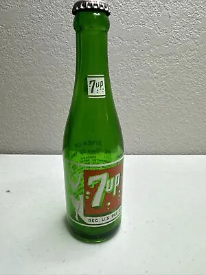 7UP GREEN GLASS BOTTLE 7oz. SWIMMER GIRL BUBBLE Cincinnati OH Vintage Rare • $14.99