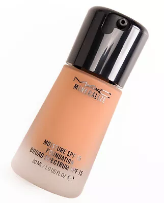 MAC Mineralize Moisture SPF15 Foundation 30ml - NW43 • £38.40