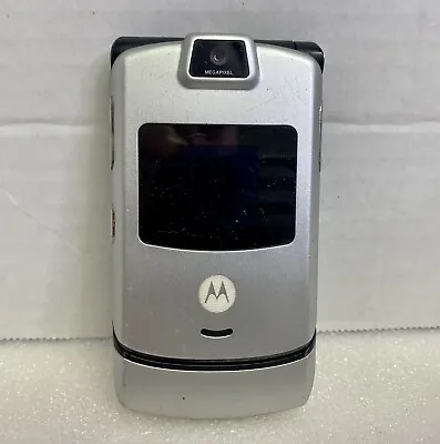 Motorola RAZR (Verizon) 2G Flip Phone (V3m) Silver - Untested. • $18.95