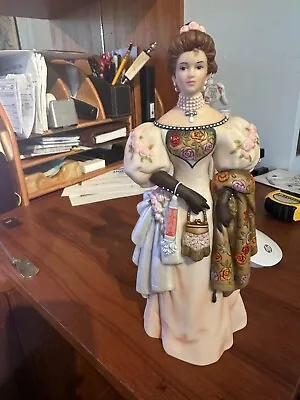 Avon President's Club 2000 Mrs. Albee Award Doll 10  Victorian Figure • $15