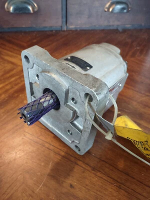 $311.99 • Buy 3359200032 Parker-Commercial Intertech Hydraulic Gear Pump Motor B021211