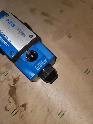 Vickers DG4S4-012C-B-60 4-Way Directional Control Valve Solenoid Actuated 879237 • $50