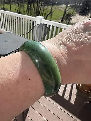 $150 • Buy Hand Carved Estate Siberian Nephrite Jade Bangle Translucent 60.7 Bright Green