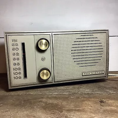 RCA Victor 3rb16 Bakelite Vtg Radio Powers On  • $19.99