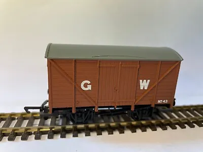 £6 • Buy Hornby R1109 GWR 12T Ventilated Box Van- Brown - No 43 Unboxed- Excellent