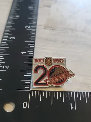 VANCOUVER CANUCKS 20 YEAR ANNIVERSARY PIN 1970-1990. NHL Hockey Uy • $10