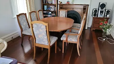$300 • Buy Convertible Dining Table 4, 6 Or 8 Seats