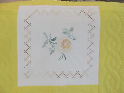 **SALE** Vintage Yellow White Quilt W/Embroidered Roses Hand Quilted~Nicely Made • $62.99