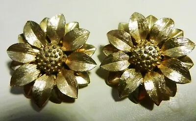 Vintage Signed SARAH COVENTRY PAT. PEND. Sunflower Clip-On Earrings Gold Tone • $12.50