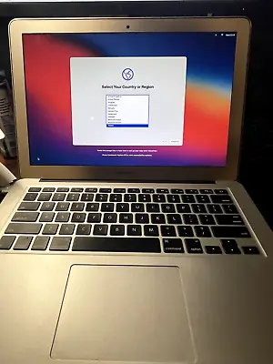 Apple MacBook Air 13.3  (512GB SSD Intel Core I7 2.2 GHz 8GB) Laptop - Silver • $149.99