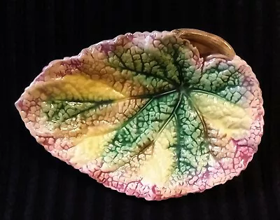 Antique Majolica Pottery Begonia Leaf Dish With Twig Rim 8  • $32