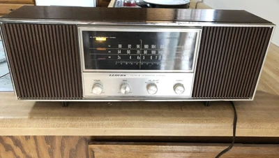 $81.01 • Buy Vintage Retro Lloyd's Transistor Radio Model 7H18G Wood Grain Table Top READ