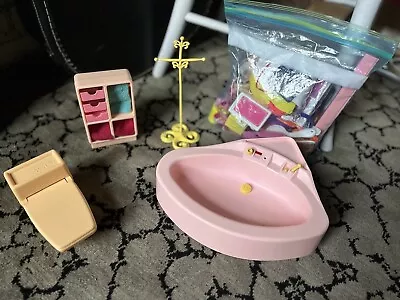 1979 Barbie Dream House Furniture Pink Bathtub Flushing Toilet & Rack Vintage • $50