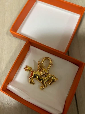 $547 • Buy HERMES Cadena Pegasus Gold Charm Necklace Top