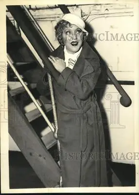 1934 Press Photo Mae Murray Arrives New York Aboard Liner Berengaria. • $12.99