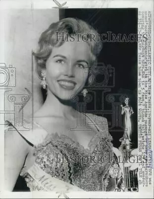 1961 Press Photo 19 Year Old Linda Loftis Crowned Miss Texas - XXB00927 • $19.99