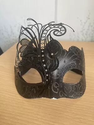 Masquerade Eye Mask - Black - Metal • £5
