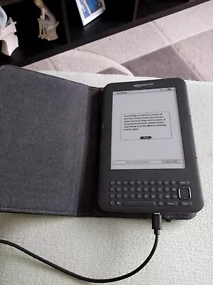 Amazon Kindle Model D00901 E Reader. 4GB 3rd Generation.  • £9