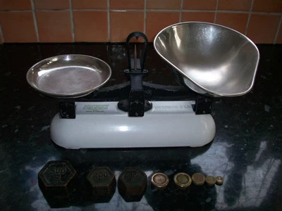 £24 • Buy VINTAGE White Enamel Avery Kitchen Scales With Metric Weights