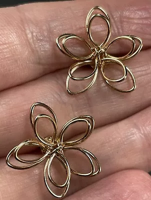 Vintage Wired Gold Tone Metal Flower Earrings • $4.99