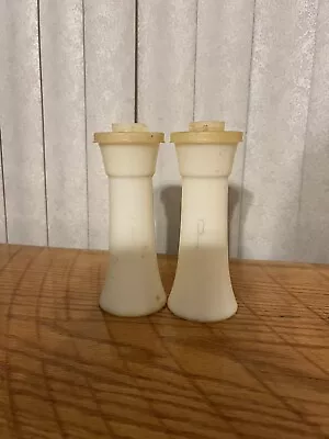 USA Vintage Tupperware SALT & PEPPER SHAKERS # 718 • $12.99