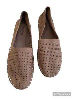 Adam Tucker By Me Too Shoes Womens 9.5 M Seaside Slip On Brown Leather Comfort • $25