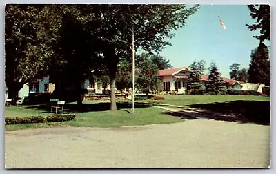 Mankato Minnesota~Mankato Golf Course Clubhouse~1960s Postcard • $8.99