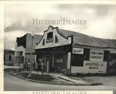 1947 Press Photo Fire-damaged Store Moved Onto Side Walk Continues Business • $20.88