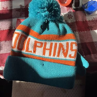 Miami Dolphins Beanie/gloves Set • $7.50