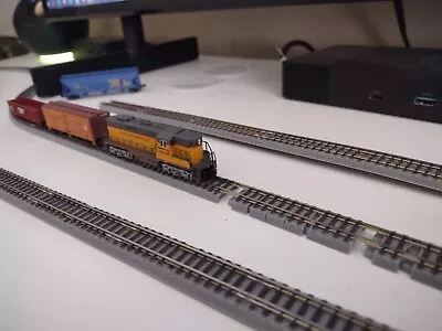 AZL Z Scale American Z Line 6205 EMD GP7 UP Diesel #102 Barely Used • $130.03