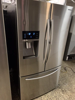 $770 • Buy Samsung 828 Litre Frenchdoor Fridge Freezer (6mth Warranty)
