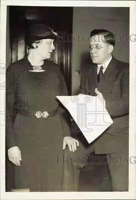 1936 Press Photo Minnesota Senator And Mrs. Elmer Benson In Washington Office. • $24.88