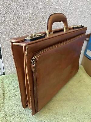 Vintage Wilson’s  Pelle Studio Brown Leather Soft Side Briefcase • $45.99