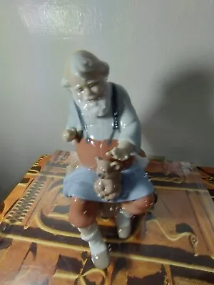 Lladro Porcelain Santa's Magic Touch  - Original Box 7.5  • $295