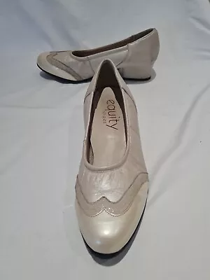 £5 • Buy Equity  Cream/Ivory Pearl Small Heel Size 4 1/2 Shoes Size 4.5