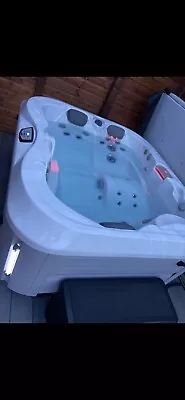 Jacuzzi J-315 Hot Tub • £4995