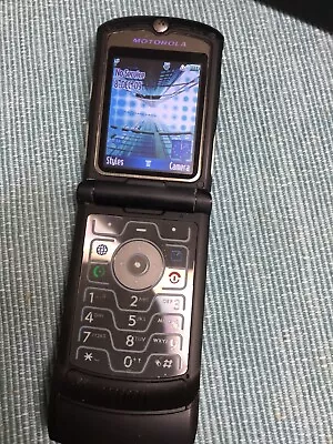 Vintage Motorola V-3 Razzr Flip Phone Black With Accessories • $49.95