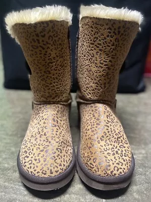 UGG Women's Classic Short Sheepskin Sherpa Lined Boots Cheetah Print F8008G Sz 6 • $12.99