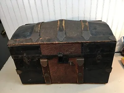 Antique  Pirates Captains Chest Trunk 26IN X 15IN X16IN Camel Back Trunk • $297.50