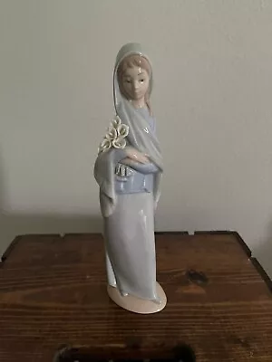 Vintage Lladro Authentic Retired Figurine 4650 Girl With Calla Lilies From Spain • $45