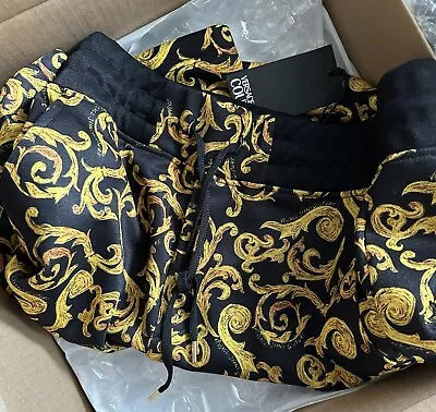 $680 Versace Gold And Black Printed Bermuda Shorts Medium Italy • $345