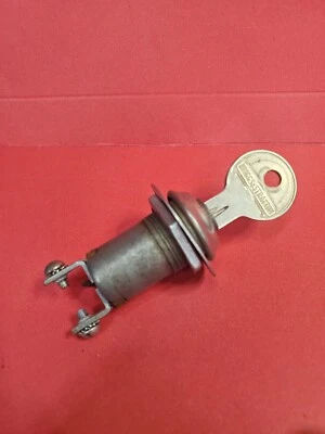 $44.91 • Buy 1968-1970 C3 Corvette Theft Alarm Lock Switch W/Key GM 3937671 Early 70 *NOS*