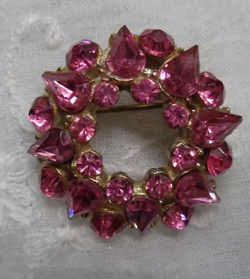 Vtg Estate Jewelry Goldtone PINK RHINESTONE Round Wreath Style Pin Brooch 1-1/6  • $11.99