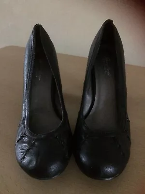 Johnny Curzon Black Court Shoes Size 5approx 3.5  Heel A Twist Pattern Front • £4