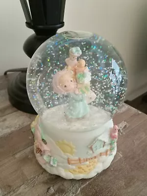 1 NO BOX Precious Moments 2001 Jingle Bells Musical Snow Globe 6  • $9.60