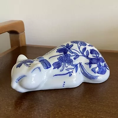 Vintage China Blue Seymour Mann Blue & White Hand Painted Napping Cat 7” Long • $9.97