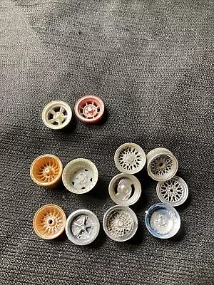 Vintage Junkyard Plastic 1:25 Model Car Wheels & Rims Z11 • $7.64